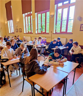 波兰留学|英美加收紧！2026 波兰留学成欧亚顶流｜新政爆发 + 英文专业扩招 + 8 万读名校